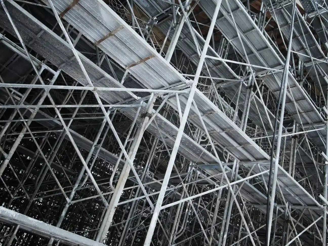 Industrial scaffold framework installed by Hayward Scaffolding Rental for heavy-duty access