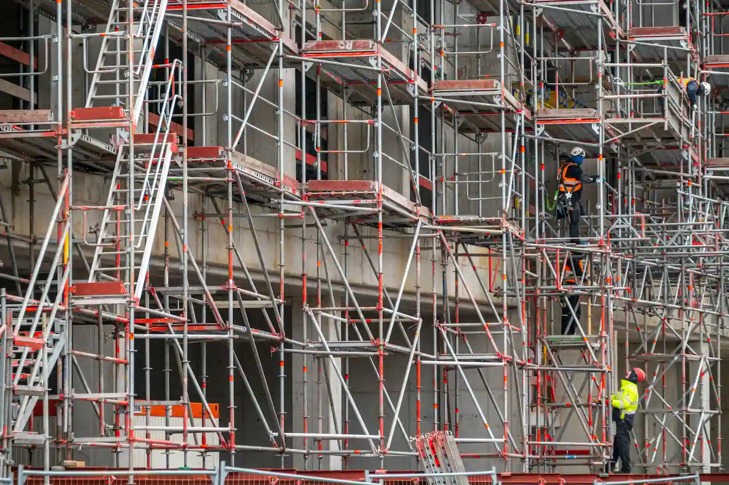 Industrial scaffold systems by Hayward Scaffolding Rental for commercial job sites