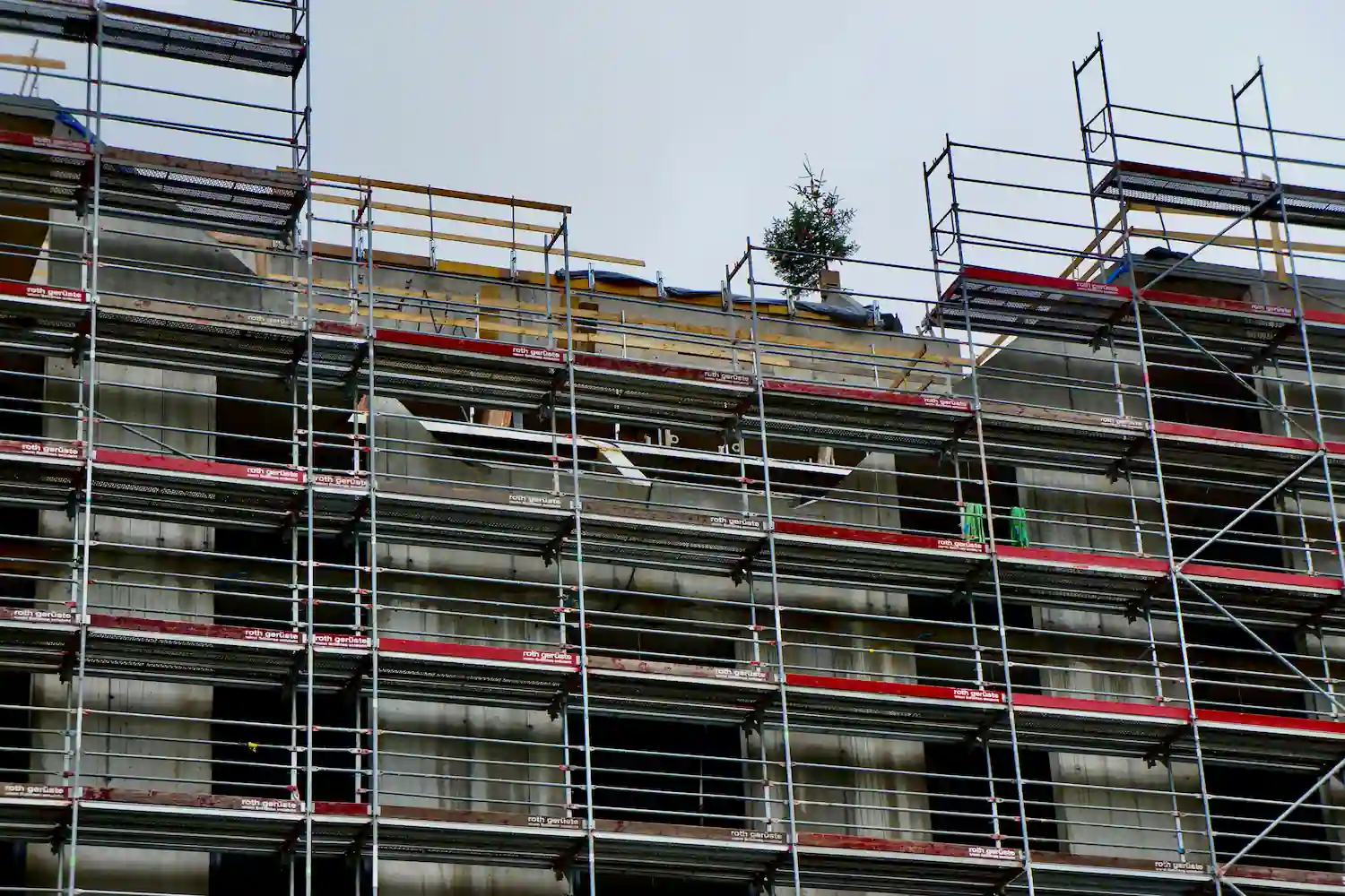 Multi-level scaffold setup from Hayward Scaffolding Rental for commercial building access